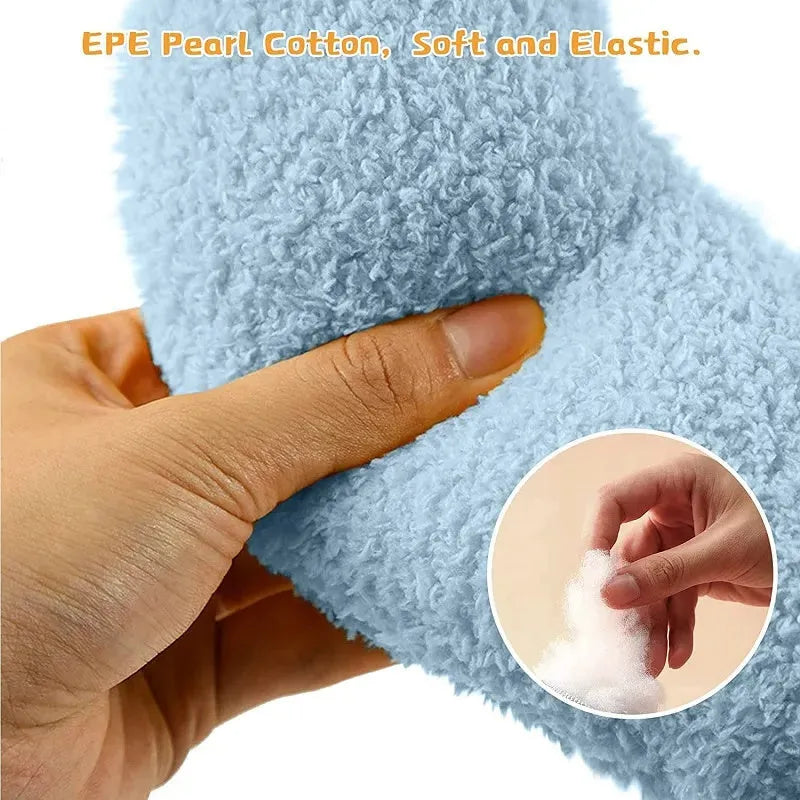 White U-shaped pet pillow measuring 27cm with raised rim supporting small cat's neck and back