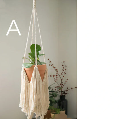 Hand-woven Scandinavian spider plant net bag measuring 30cm by 20cm with rectangular shape and natural fibre construction