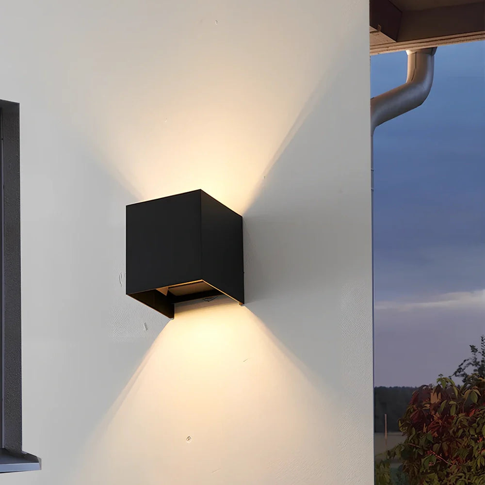 10cm square waterproof LED outdoor wall lamp in black or white with 15-hour endurance