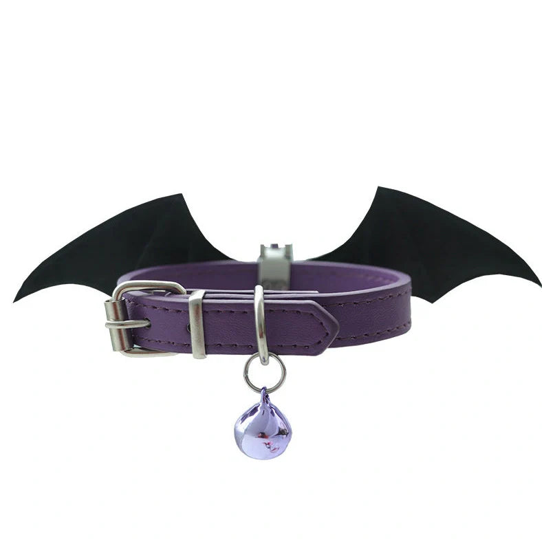 Black patent leather choker with 15cm wings decoration and bell attachment on adjustable 30-40cm collar