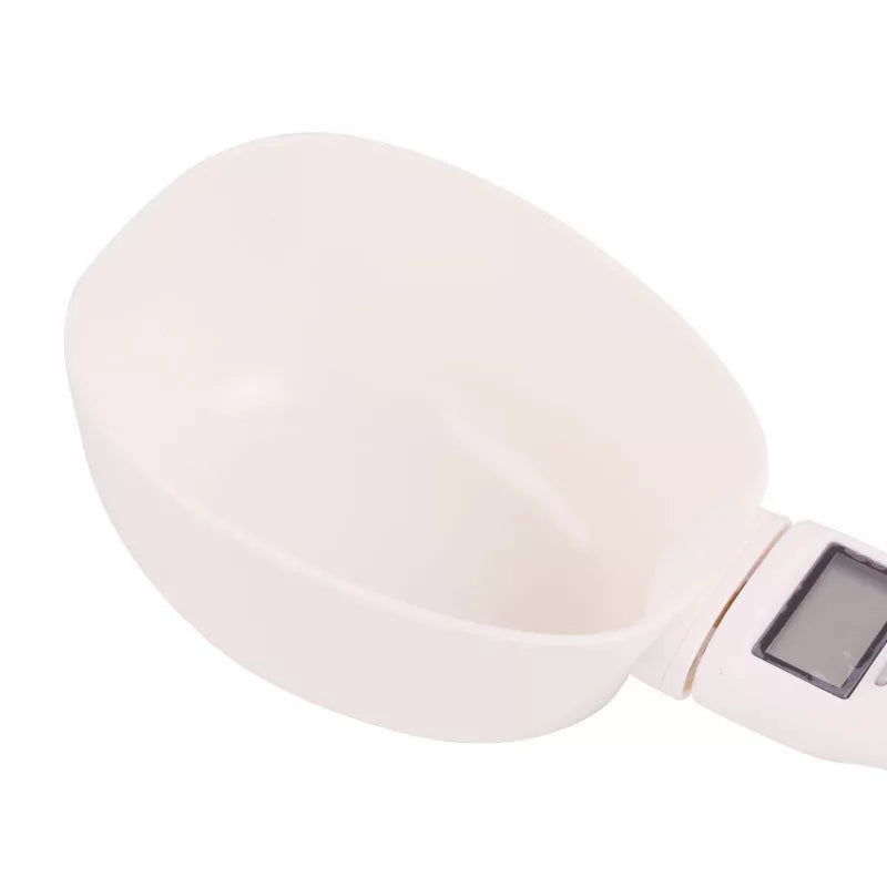 Smart Weighing Pet Food Shovel in white with precise measuring capability