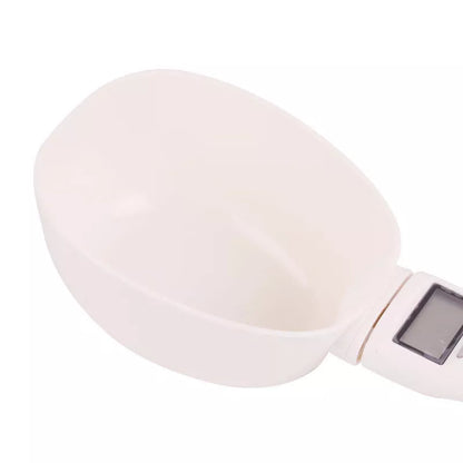 Smart Weighing Pet Food Shovel in white with precise measuring capability