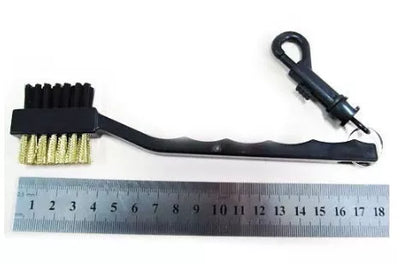 Double-sided golf club cleaning brush with metal and plastic heads for effective cleaning