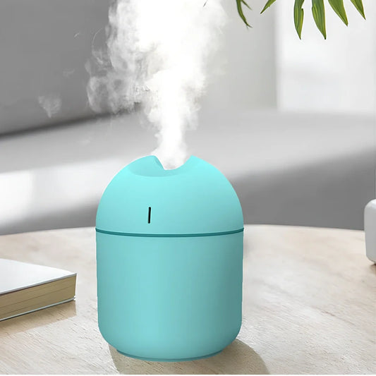 White aromatherapy humidifier with 1-litre tank and USB cable for room moisture control