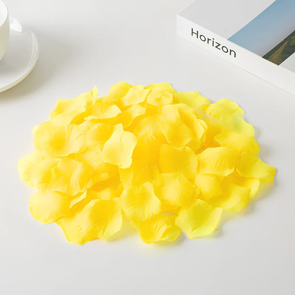 Pack of 100 high-quality silk simulated rose petals, 5cm size, in colours like rose red for wedding room scenes