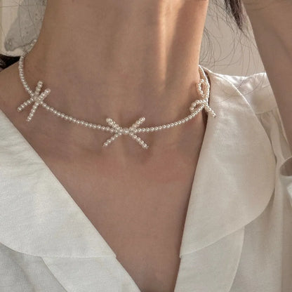 White adjustable sweet bow pearl necklace for women with geometric design and 31-40cm length