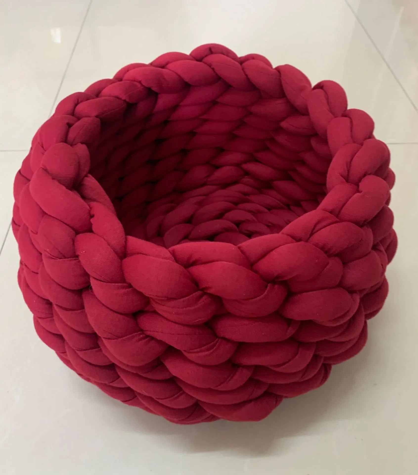 Soft, plush pet bed in various colors and sizes for cats and dogs to sleep comfortably