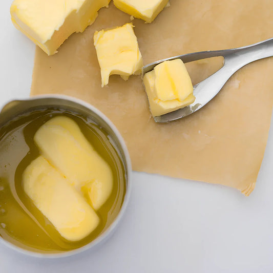 Stainless steel butter cutter with 12cm edged blade and 60° tip for precise baking portions