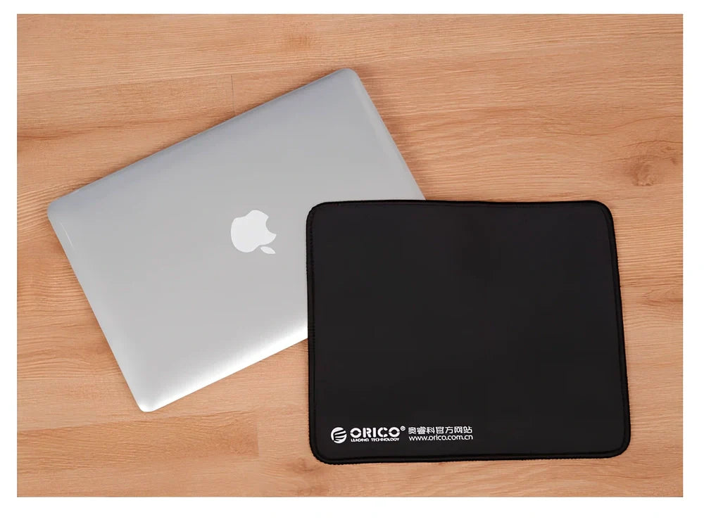 Black gaming mouse pad measuring 300x250mm with natural rubber base and 5mm thickness