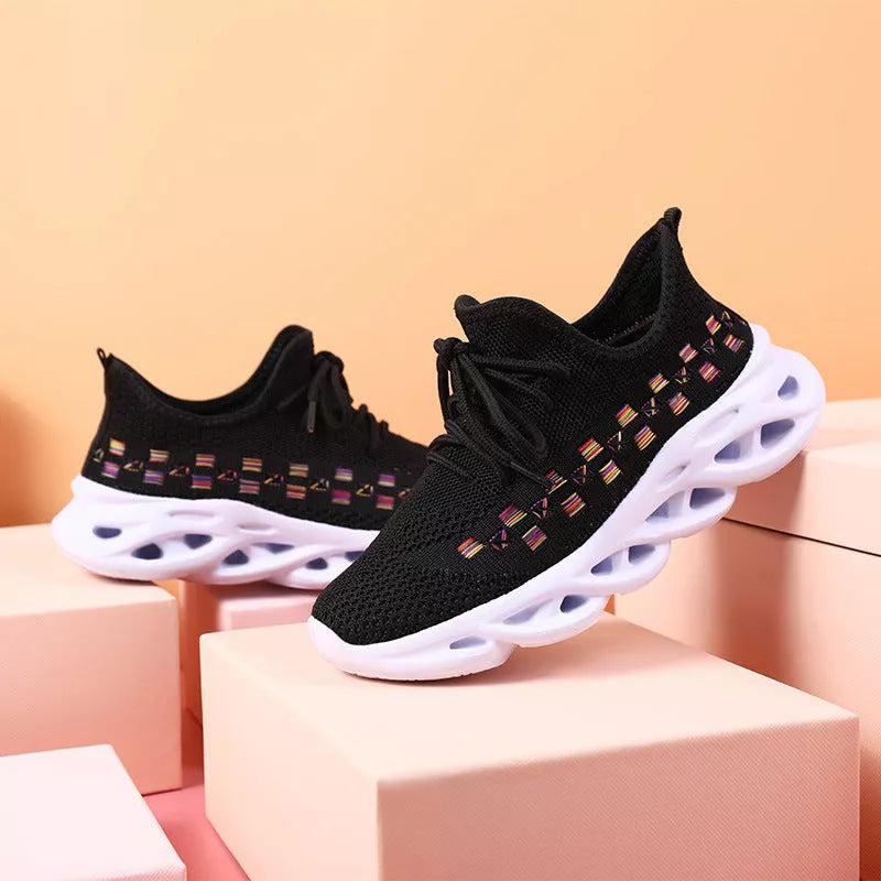 Girls' sports shoes with mesh ventilation in black, pink, and apricot