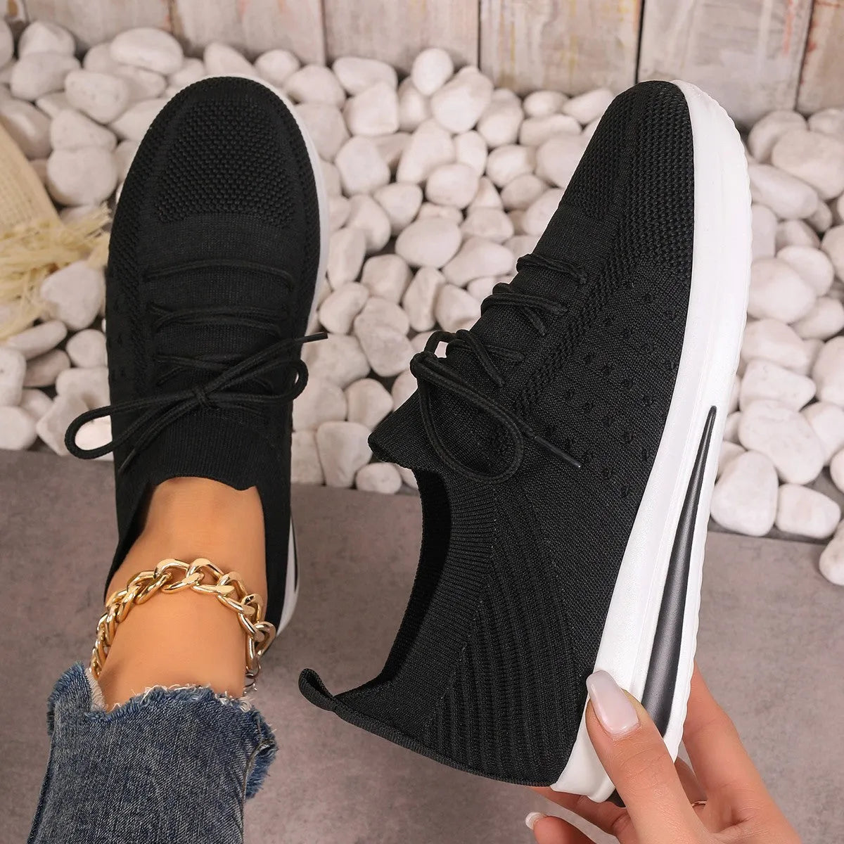 Women's casual fly-knit sneakers in round-toe design with lace-up closure