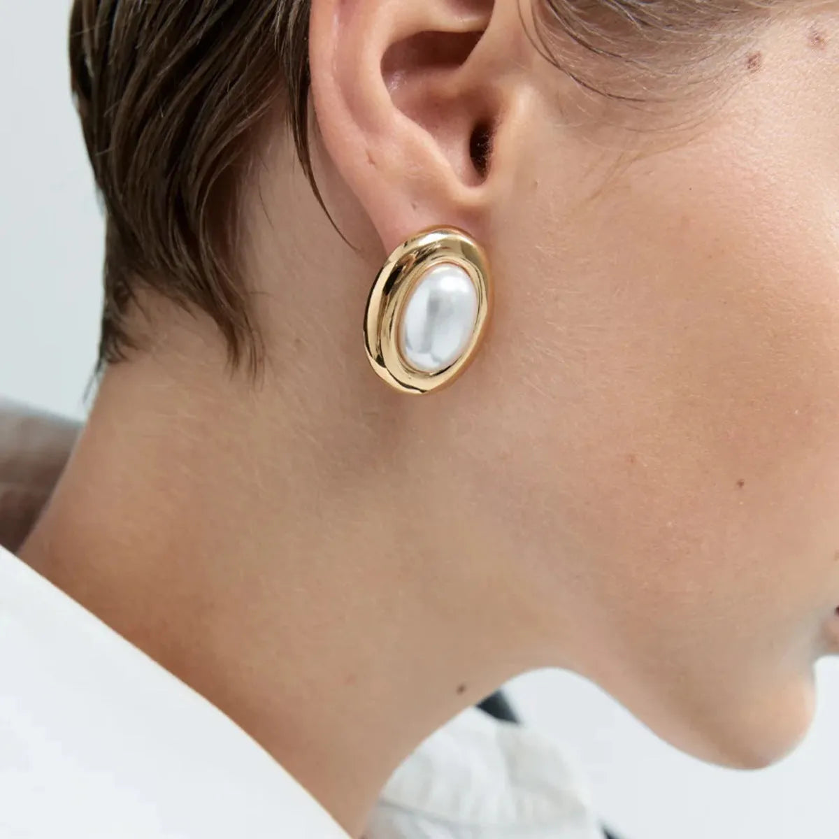 Stainless steel vintage pearl ear studs for women with electroplated finish