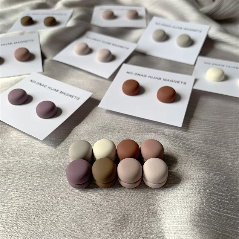 Malaysia Strong Scarf Buckle Macron Round Magnet in painted zinc alloy for secure scarf attachment