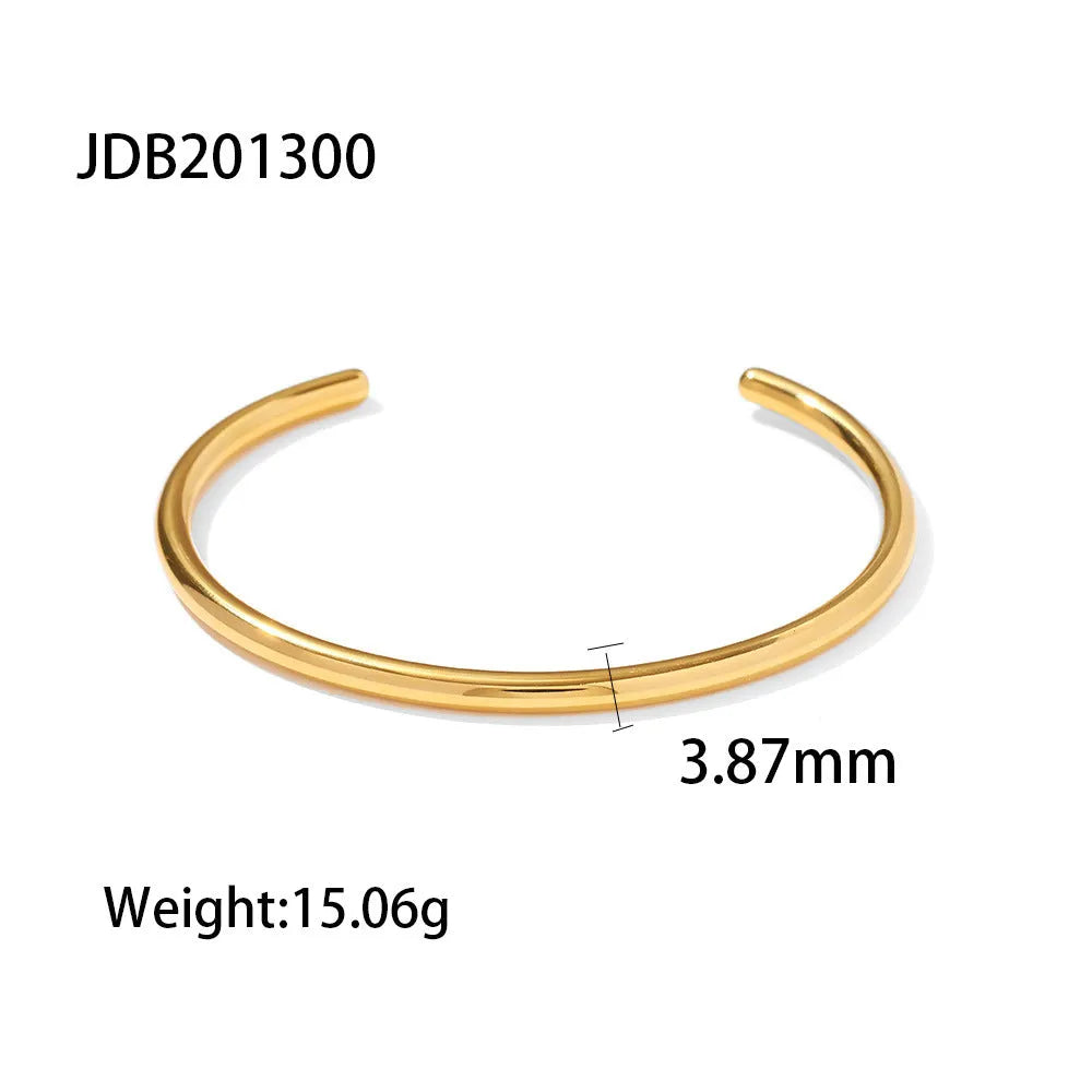 A women's stainless steel bracelet with an electroplated finish in a European and American style.