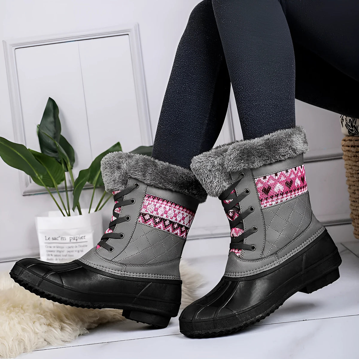 Women's winter high-top hiking shoes in black with plus velvet lining, front tie, and non-slip rubber sole