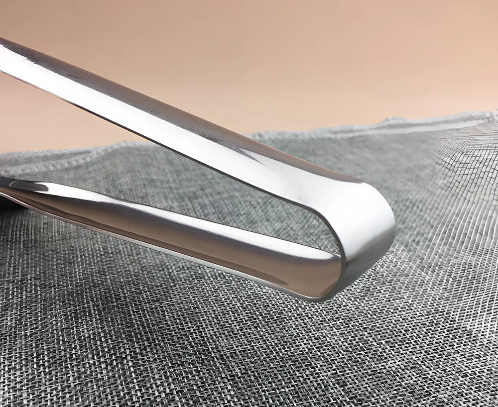 Stainless steel barbecue tongs with 32cm handles and serrated gripping surfaces