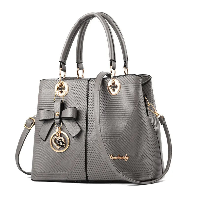 Retro fashion handbag in black with zipper closure and one-shoulder strap, dimensions 30cm by 22cm by 13cm