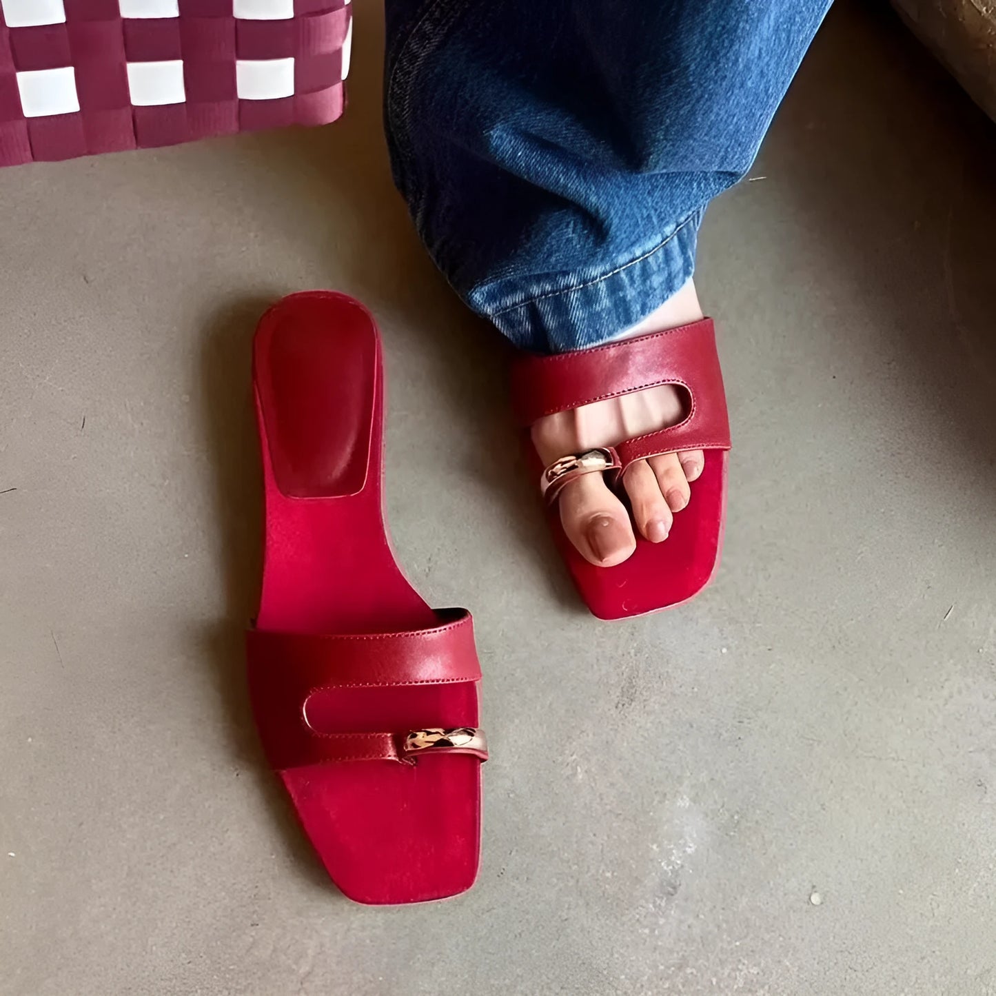 Plus size square toe outdoor slippers in leather and rubber, showing scaffolded square head shape