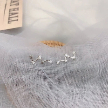 Luxury frosty geometric stud earrings for women in gold and silver finishes