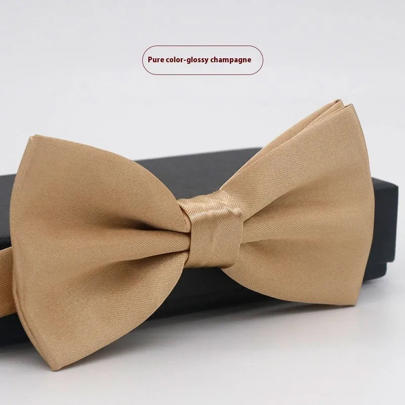 Flat-head self-tie bow tie in a wine red colour, showing its 12cm width and 6cm height dimensions.