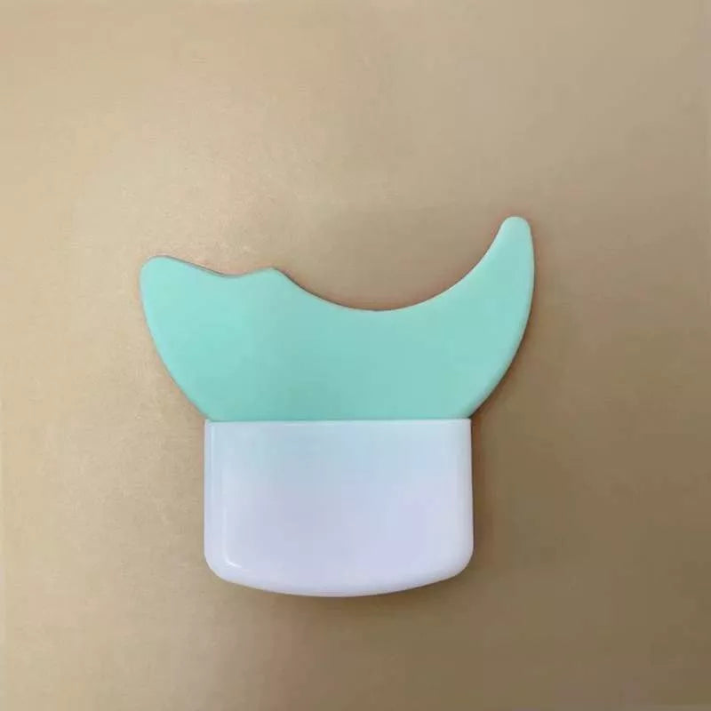 Multifunctional silicone eye makeup baffle for precise eyeliner and eyeshadow application