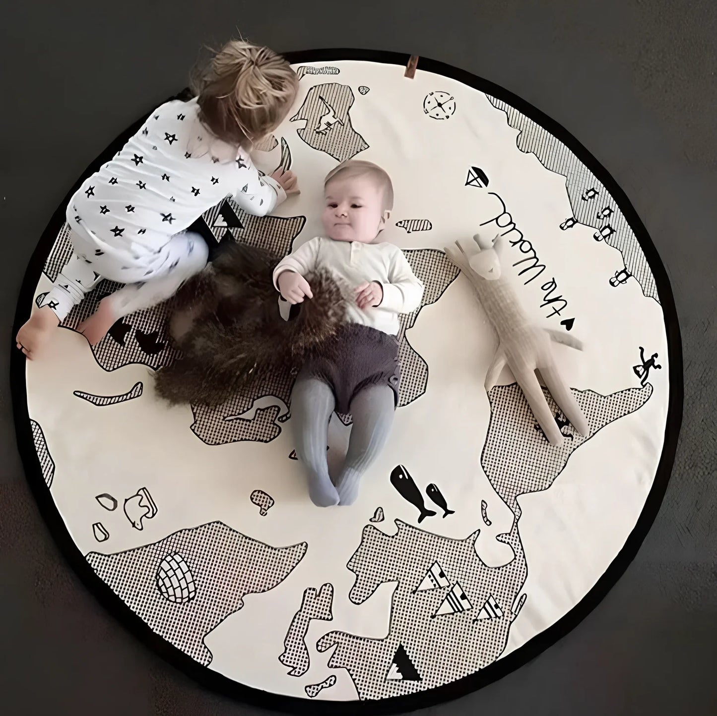 135cm circular world map play mat with cotton canvas and hand-printed illustrations of continents and animals