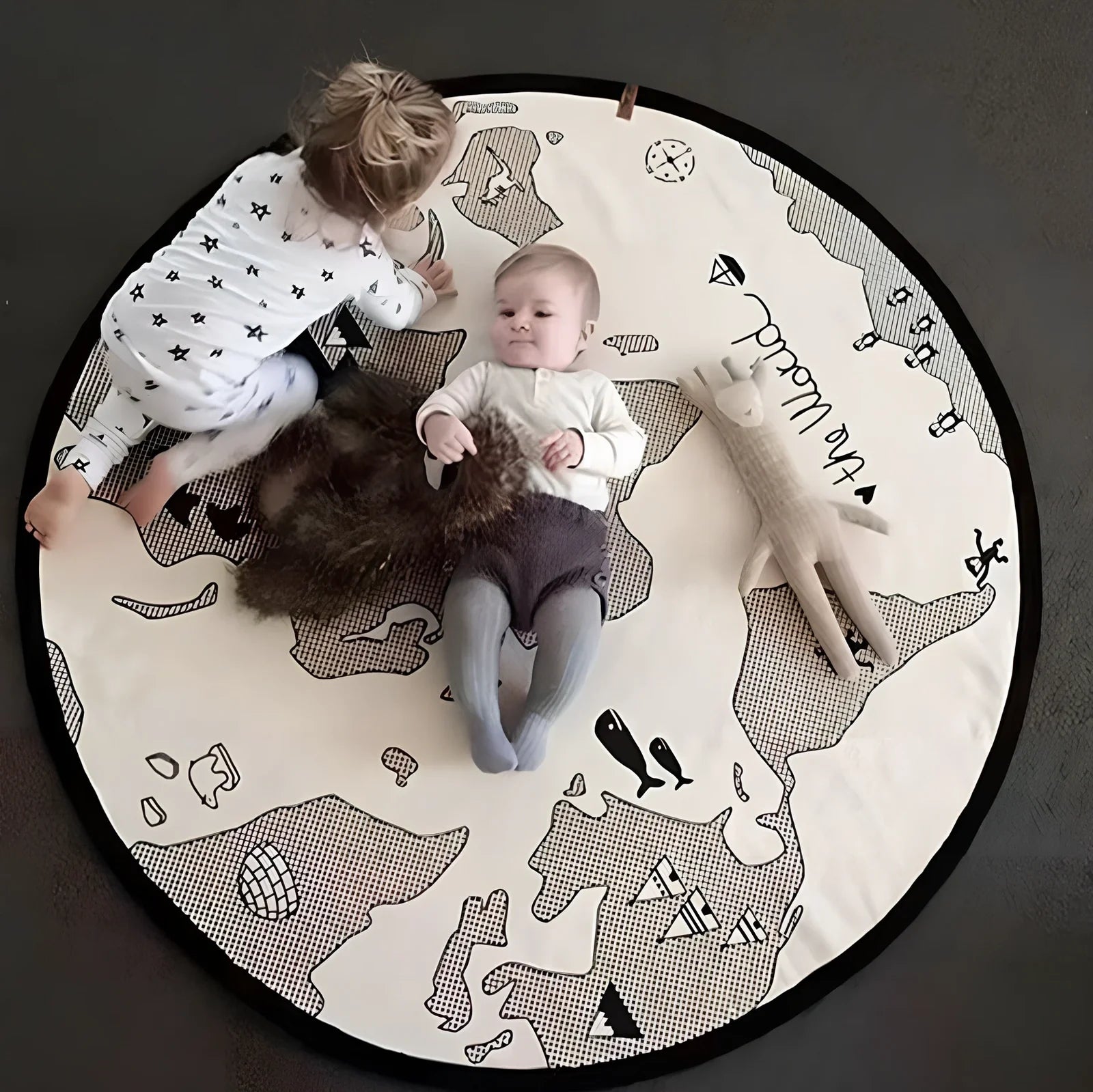 135cm circular world map play mat with cotton canvas and hand-printed illustrations of continents and animals