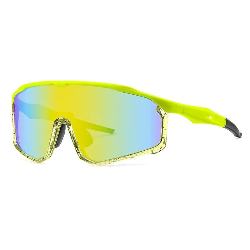 Mountaineering goggles with full-frame design and polycarbonate lenses for UV protection during outdoor activities