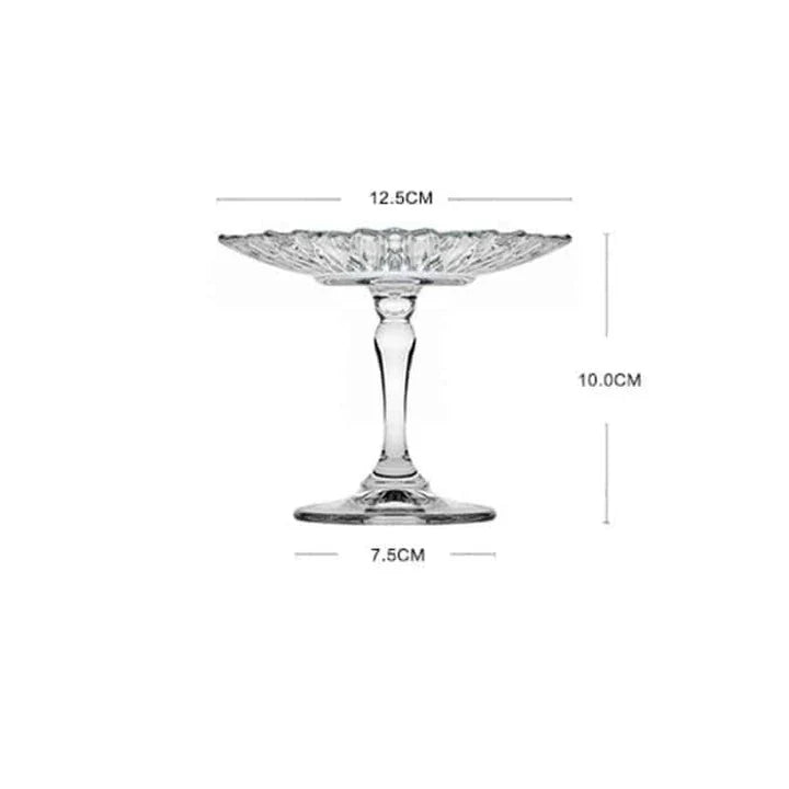 Transparent glass cake tray with lid, perfect for displaying and storing homemade baked goods