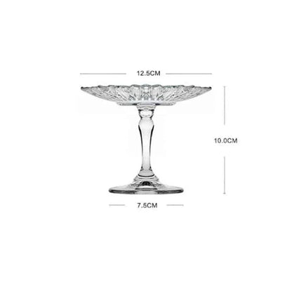 Transparent glass cake tray with lid, perfect for displaying and storing homemade baked goods