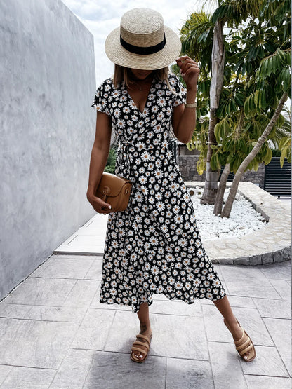 Fashionable and slimming women's dress with v-neck and elastic waist design