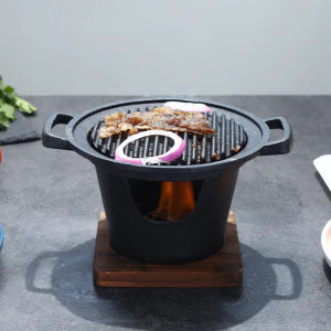 Compact and portable mini barbecue grill with Japanese-inspired design for solo or small-scale outdoor cooking