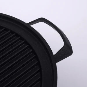Compact and portable mini barbecue grill with Japanese-inspired design for solo or small-scale outdoor cooking