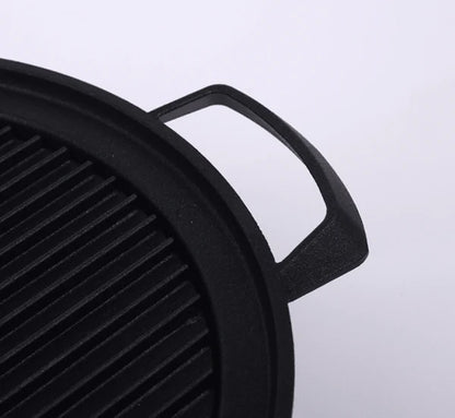 Compact and portable mini barbecue grill with Japanese-inspired design for solo or small-scale outdoor cooking