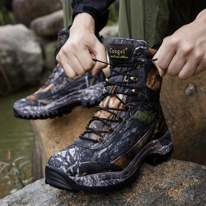 Trendha Men's Casual Hiking Shoes in black, featuring a durable rubber sole and plush artificial lining for outdoor adventures and everyday wear.