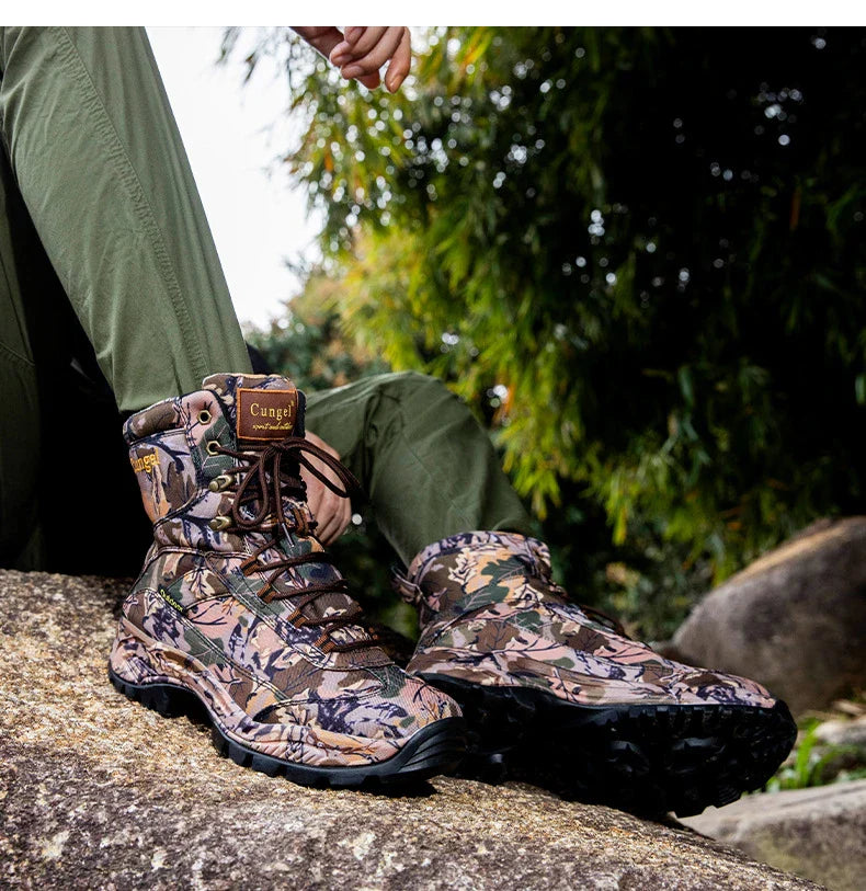 Trendha Men's Casual Hiking Shoes in black, featuring a durable rubber sole and plush artificial lining for outdoor adventures and everyday wear.