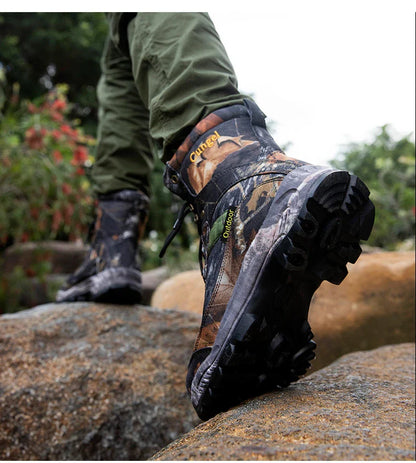 Trendha Men's Casual Hiking Shoes in black, featuring a durable rubber sole and plush artificial lining for outdoor adventures and everyday wear.