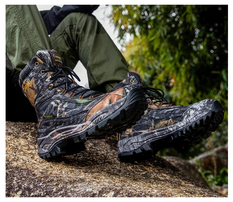 Trendha Men's Casual Hiking Shoes in black, featuring a durable rubber sole and plush artificial lining for outdoor adventures and everyday wear.