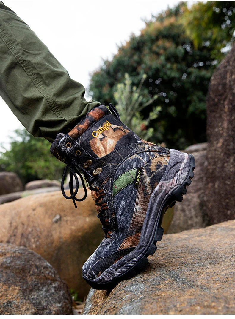 Trendha Men's Casual Hiking Shoes in black, featuring a durable rubber sole and plush artificial lining for outdoor adventures and everyday wear.