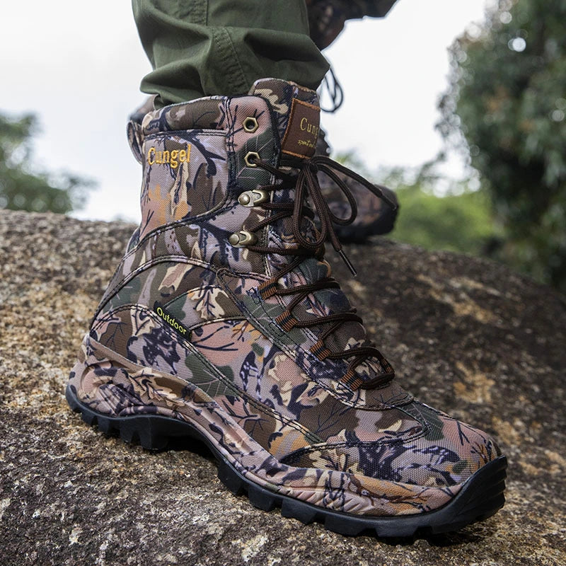 Trendha Men's Casual Hiking Shoes in black, featuring a durable rubber sole and plush artificial lining for outdoor adventures and everyday wear.