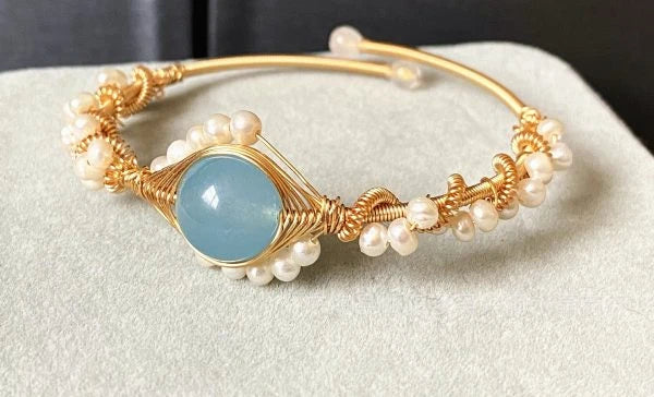 Elegant 14K gold-wrapped bracelet with natural white pearls and Hailan Baohai sapphires