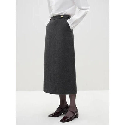 High-quality woolen coat and skirt set in a straight silhouette and mid-calf length, perfect for the modern office lady
