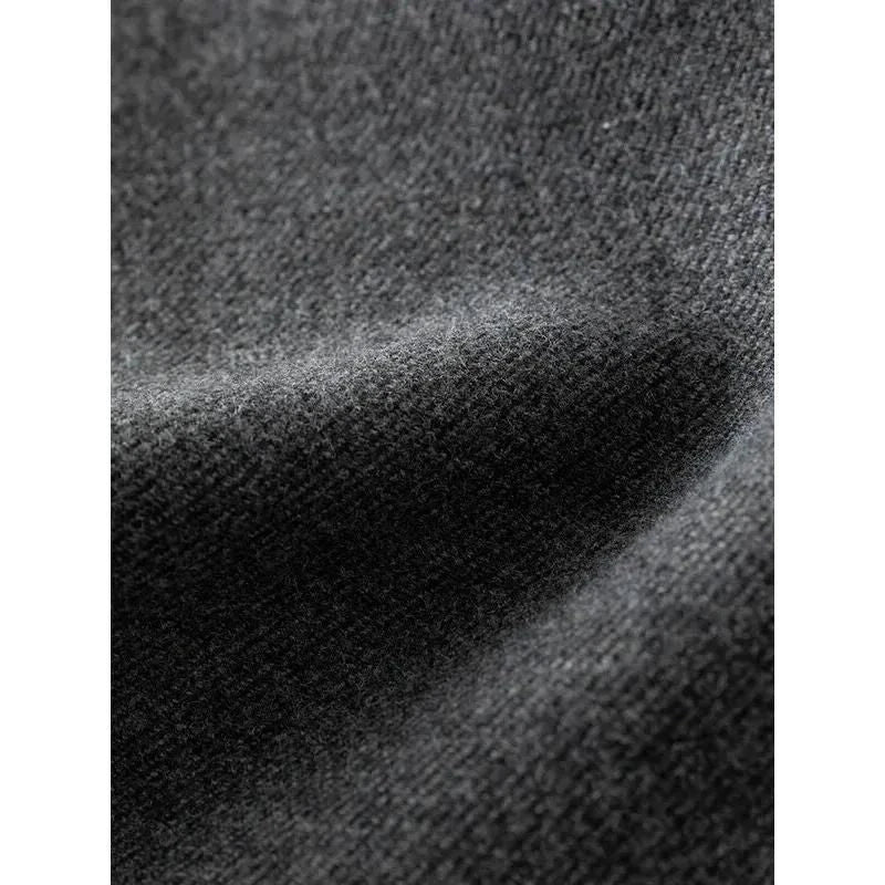 High-quality woolen coat and skirt set in a straight silhouette and mid-calf length, perfect for the modern office lady