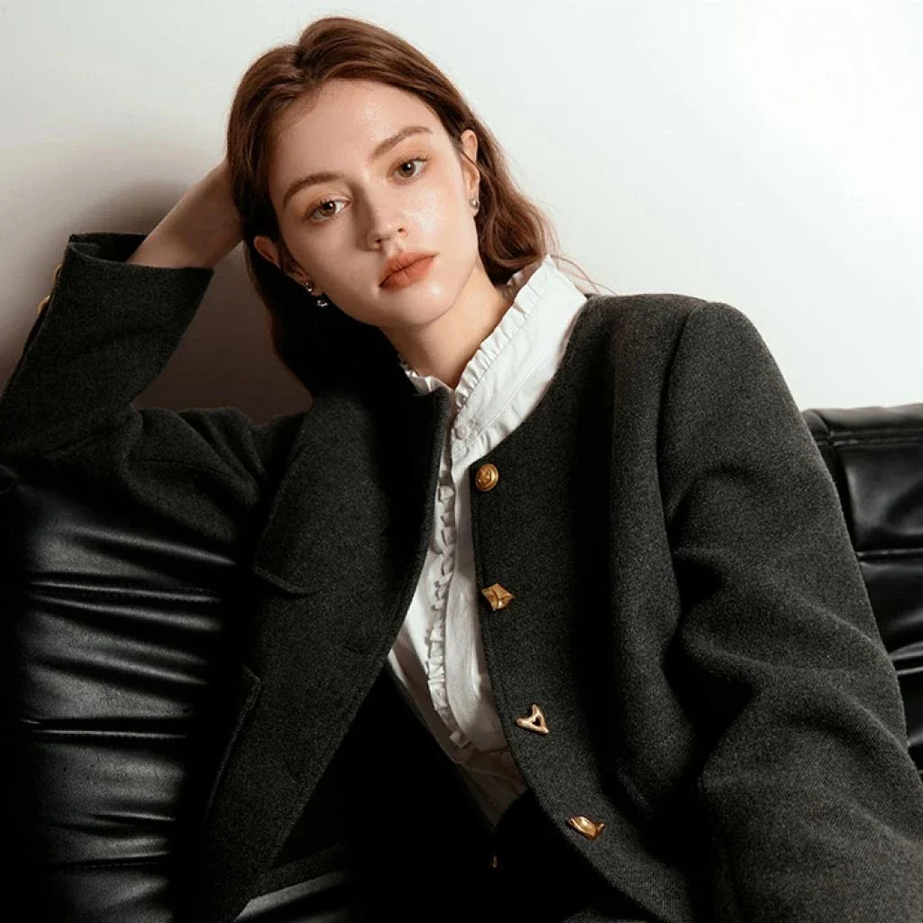 High-quality woolen coat and skirt set in a straight silhouette and mid-calf length, perfect for the modern office lady