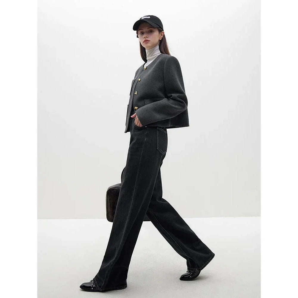 High-quality woolen coat and skirt set in a straight silhouette and mid-calf length, perfect for the modern office lady