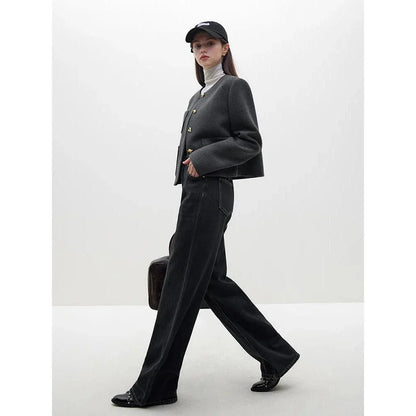 High-quality woolen coat and skirt set in a straight silhouette and mid-calf length, perfect for the modern office lady