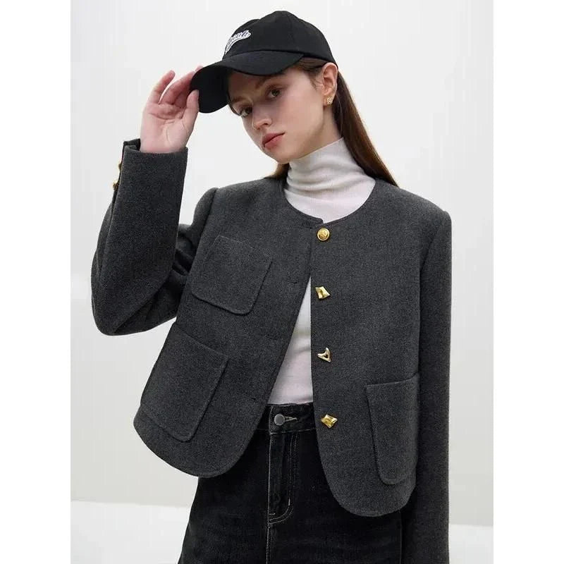 High-quality woolen coat and skirt set in a straight silhouette and mid-calf length, perfect for the modern office lady