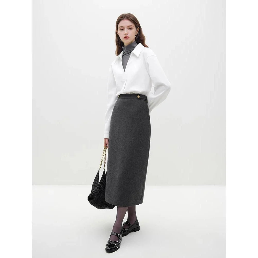 High-quality woolen coat and skirt set in a straight silhouette and mid-calf length, perfect for the modern office lady
