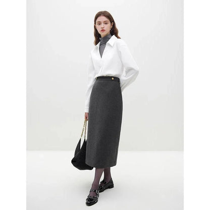 High-quality woolen coat and skirt set in a straight silhouette and mid-calf length, perfect for the modern office lady