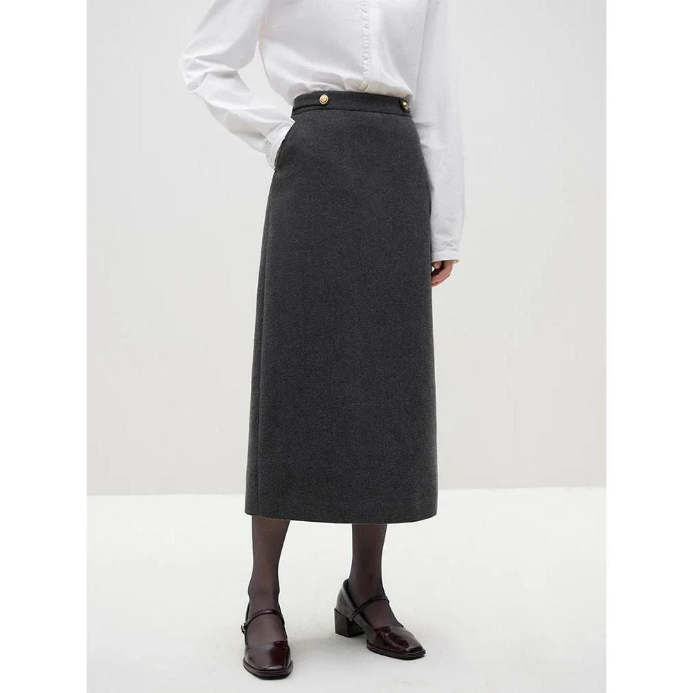 High-quality woolen coat and skirt set in a straight silhouette and mid-calf length, perfect for the modern office lady